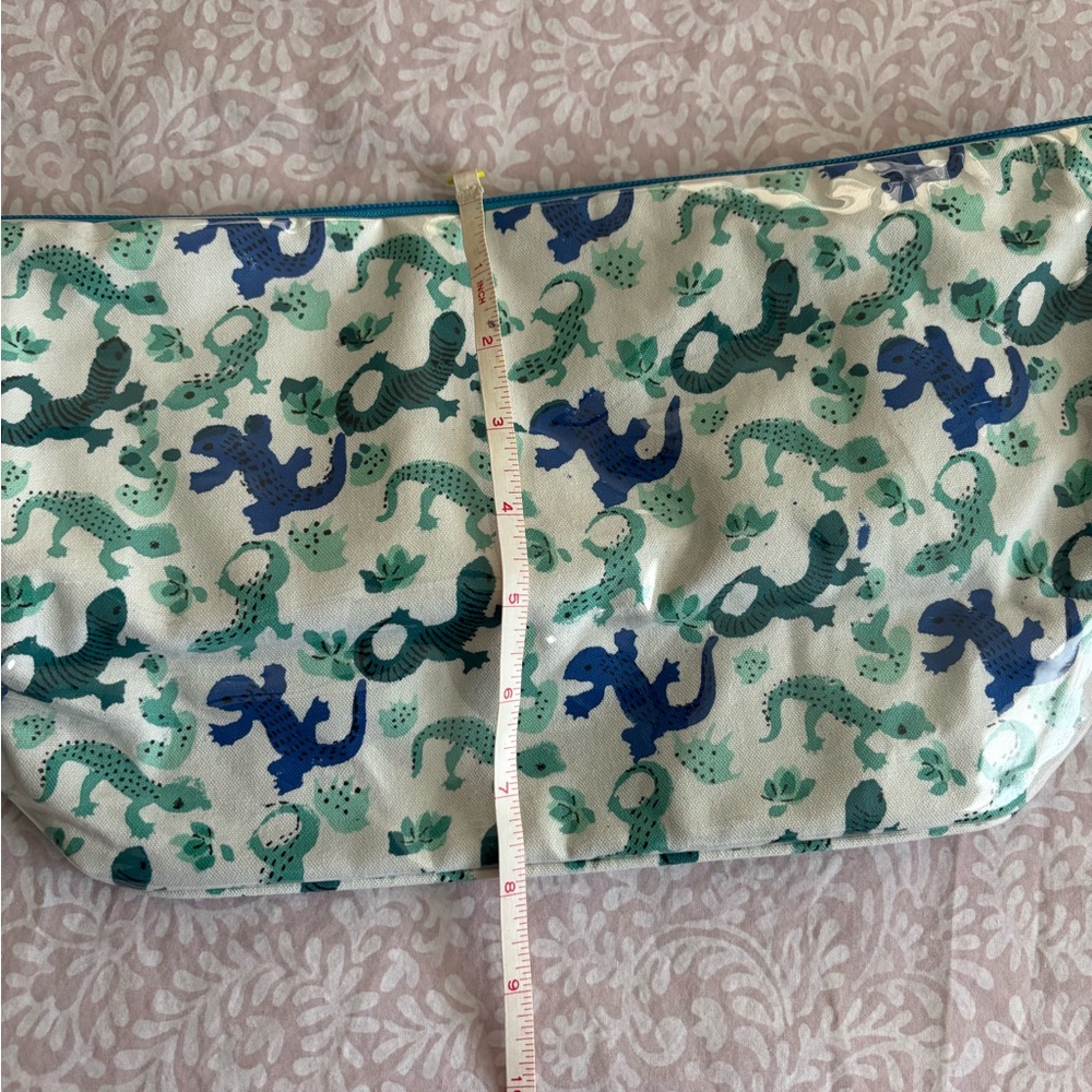 Roller Rabbit Lizard Toiletry Case - Picture 10 of 11